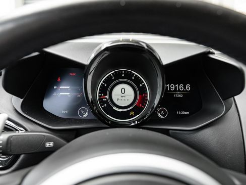 Used 2020 Aston Martin V8 Vantage Coupe image 40