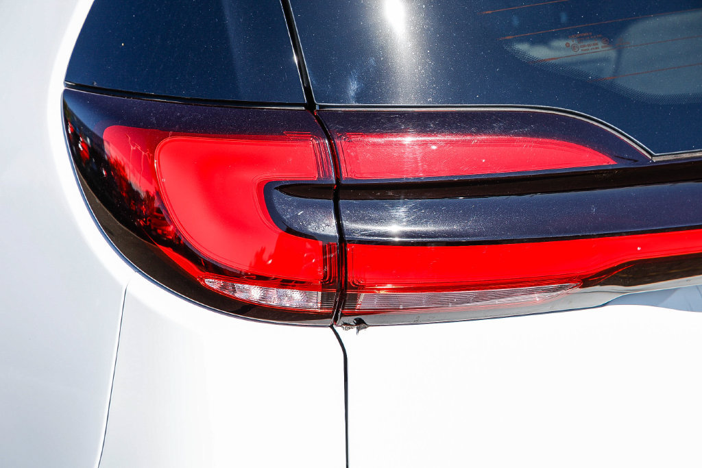 Used 2021 Chrysler Pacifica Touring-L FWD image 11