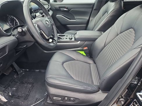 Used 2022 Toyota Highlander XSE AWD/4WD image 32
