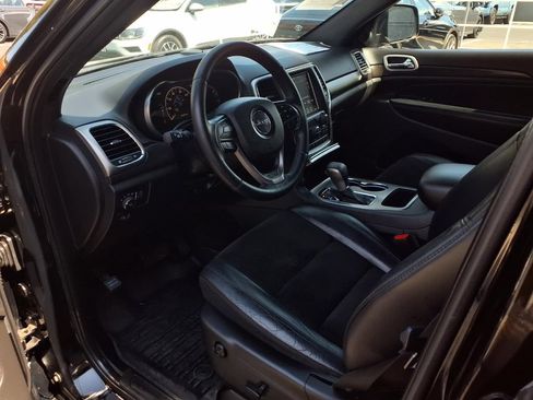 Used 2018 Jeep Grand Cherokee Altitude RWD image 16