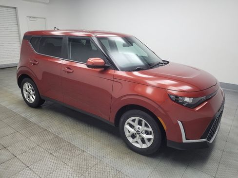 Used 2023 Kia Soul LX w/ Option Group 015 FWD image 11