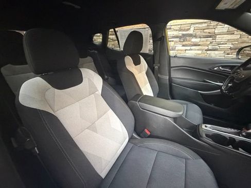 Used 2024 Chevrolet Trax RS w/ Driver Confidence Package FWD image 17