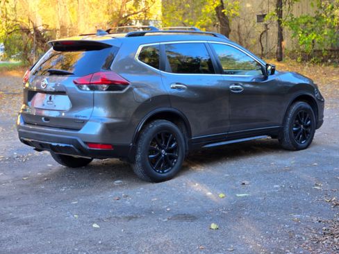 Used 2018 Nissan Rogue SV image 5
