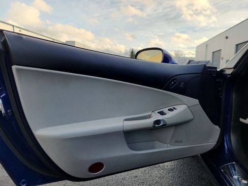 Used 2006 Chevrolet Corvette Convertible w/ Preferred Equipment Group image 10