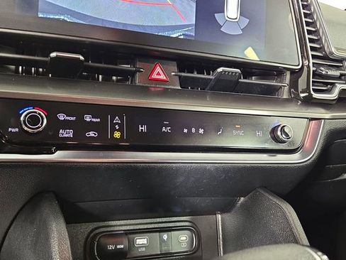 Certified 2025 Kia Sportage EX AWD/4WD image 18