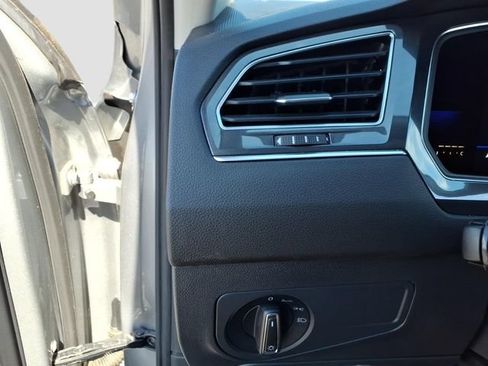 Used 2022 Volkswagen Tiguan SE AWD/4WD image 23