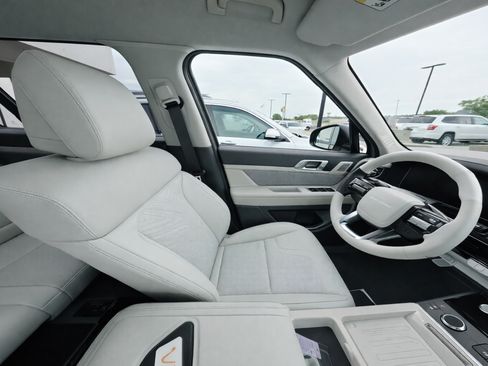 Used 2025 Hyundai Santa Fe SEL FWD image 9