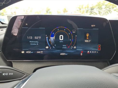 Used 2025 Chevrolet Traverse LT w/ Driver Confidence Package image 11