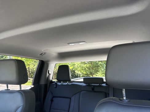 Used 2025 GMC Sierra 1500 SLT AWD/4WD image 28