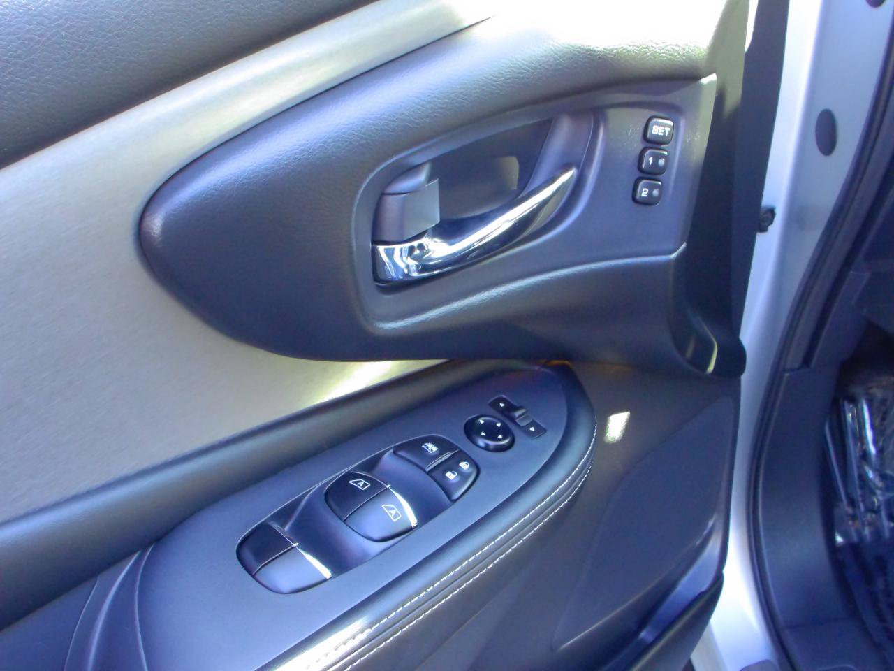 Used 2024 Nissan Murano SL FWD image 12