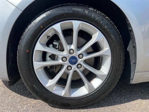 Used 2020 Ford Fusion SE FWD image 18
