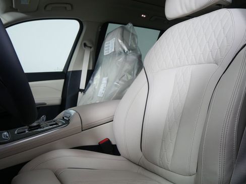 Used 2026 BMW X7 xDrive40i image 10