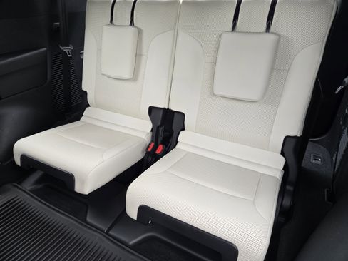 Used 2023 Lexus LX 600 4WD w/ Appearance Package image 31