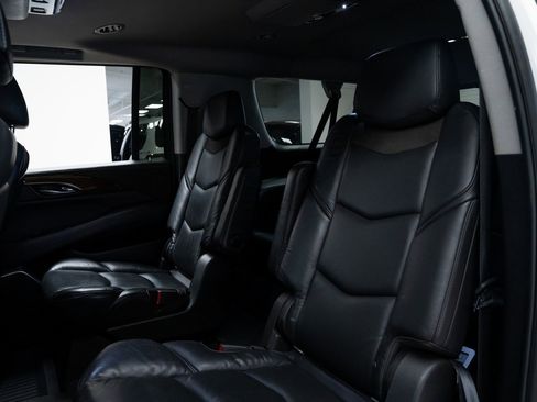 Used 2019 Cadillac Escalade ESV Premium Luxury image 21