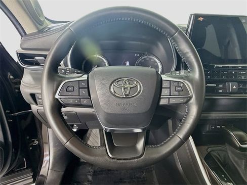 Used 2021 Toyota Highlander Platinum image 11
