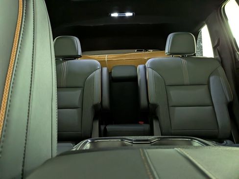 New 2026 GMC Acadia AT4 w/ Luxury Package AWD/4WD image 29