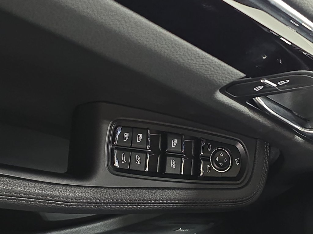Certified 2026 Porsche Macan AWD/4WD image 21