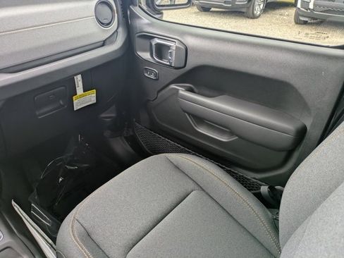 New 2025 Jeep Gladiator Sport image 15