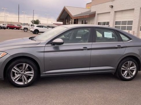 Used 2024 Volkswagen Jetta SE FWD image 6