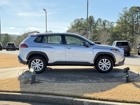 Used 2025 Toyota Corolla Cross L image 8