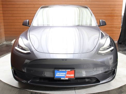 Used 2022 Tesla Model Y Long Range image 2
