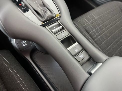 Certified 2024 Honda HR-V LX image 31