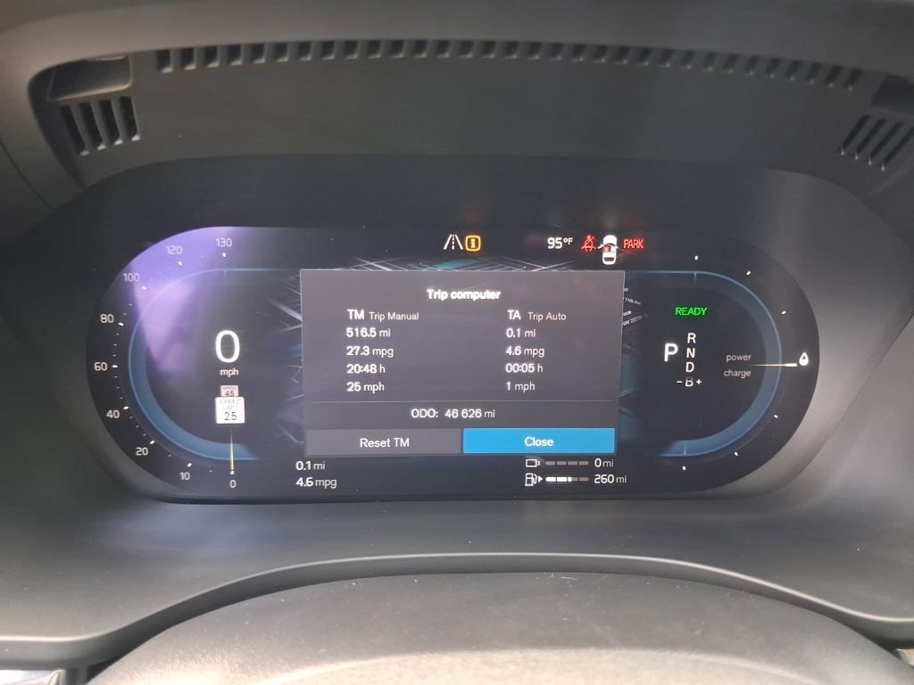 Certified 2024 Volvo XC60 T8 Plus w/ Protection Package Premier AWD/4WD image 17