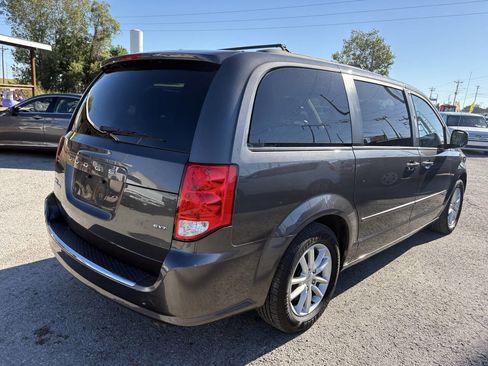 Used 2016 Dodge Grand Caravan SXT image 9