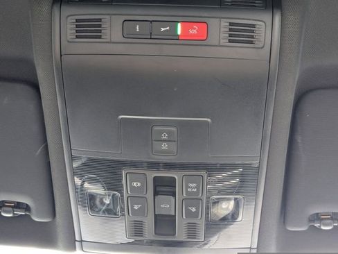 Used 2021 Volkswagen Tiguan SE R-Line image 25