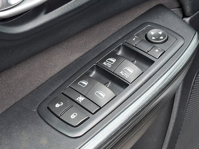 Used 2016 Jeep Cherokee Latitude AWD/4WD image 30