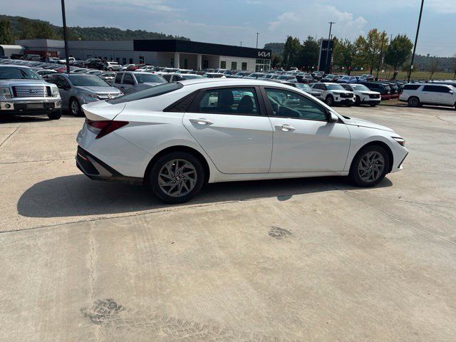 Used 2024 Hyundai Elantra SEL FWD image 41