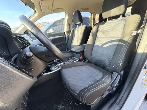 Used 2017 Mitsubishi Outlander ES image 15