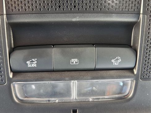 Used 2025 Chevrolet Equinox EV RS w/ Convenience Package II image 21