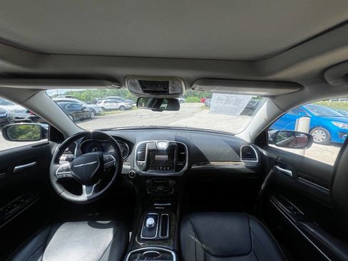 Used 2016 Chrysler 300 C RWD image 12