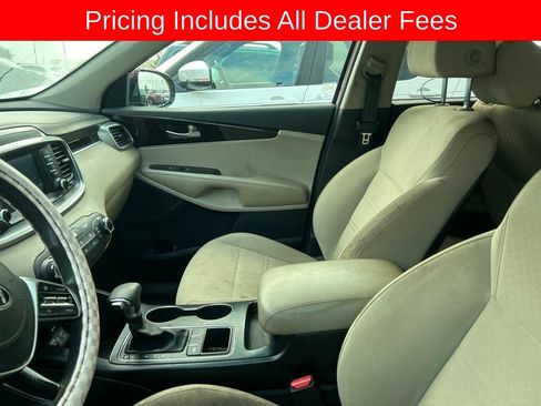 Used 2019 Kia Sorento FWD image 9