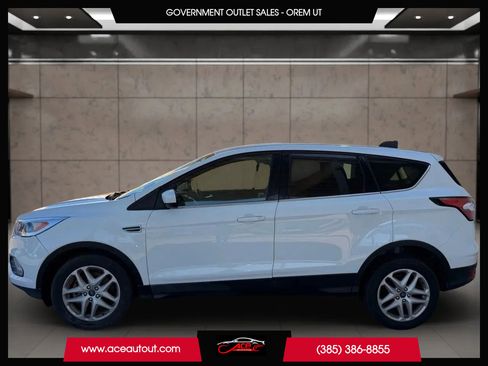 Used 2017 Ford Escape SE image 6