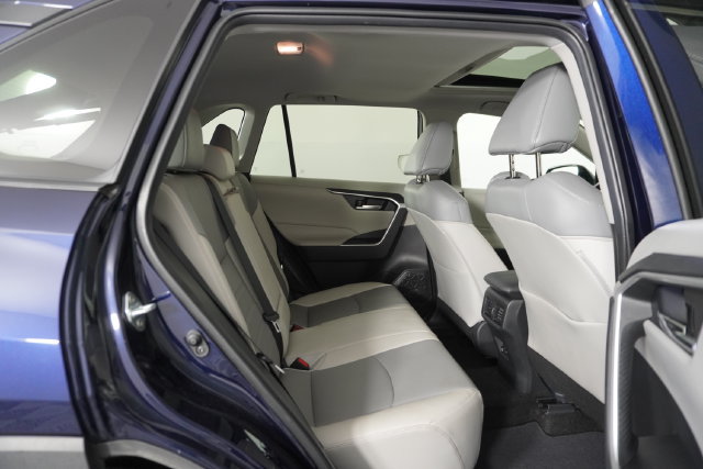 Used 2021 Toyota RAV4 XLE Premium FWD image 39