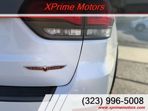 Used 2018 Jeep Grand Cherokee Trailhawk w/ Trailhawk Luxury Group AWD/4WD image 11