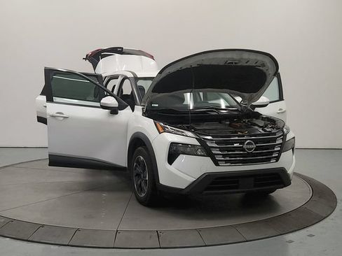 Used 2024 Nissan Rogue SV FWD image 11