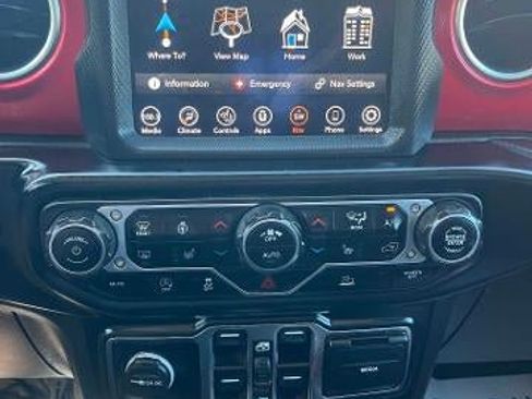 Used 2023 Jeep Gladiator Rubicon w/ Cold Weather Group AWD/4WD image 5