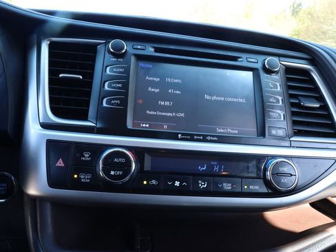 Used 2016 Toyota Highlander XLE image 22