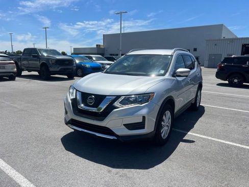Used 2018 Nissan Rogue SV w/ Premium Package AWD/4WD image 4