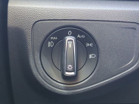 Used 2018 Volkswagen Atlas SE image 29