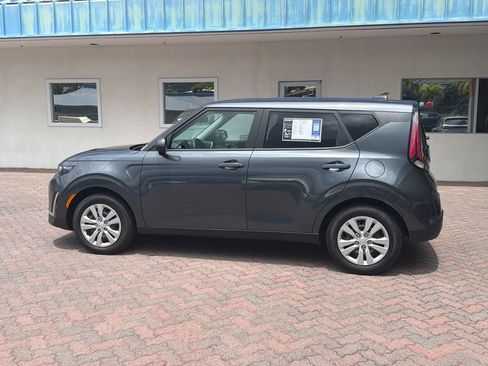 Used 2025 Kia Soul LX FWD image 3