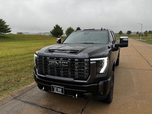 Used 2024 GMC Sierra 2500 Denali Ultimate w/ Max Trailering Package image 13
