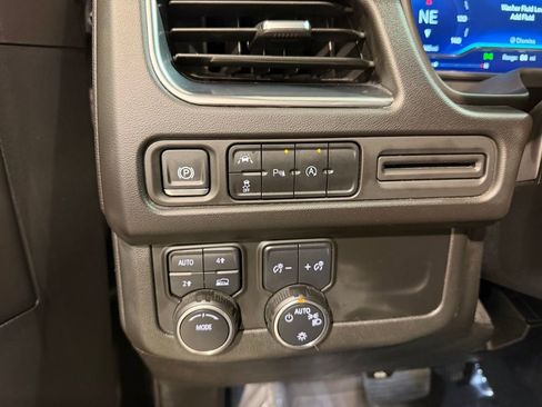 Used 2024 Chevrolet Suburban LT image 23