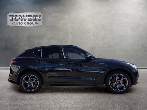 Used 2022 Alfa Romeo Stelvio Veloce AWD/4WD image 3