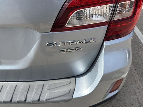 Used 2017 Subaru Outback 3.6R Limited w/ Popular Package #5 image 12