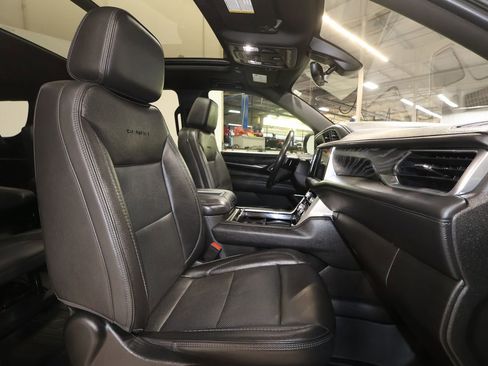 Used 2021 GMC Yukon XL Denali w/ Denali Premium Package AWD/4WD image 29