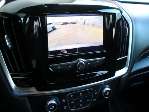Used 2021 Chevrolet Traverse LS image 16